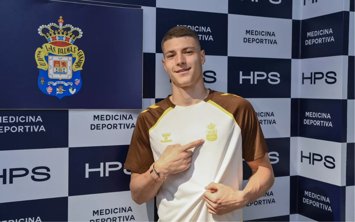 La UD Las Palmas hace oficial el fichaje de Milos Lukovic. / @UDLP_OFICIAL
