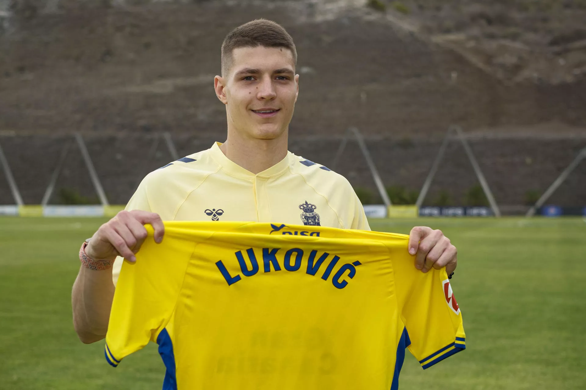 Lukovic aterriza en la UD Las Palmas: “Quiero darlo todo en esta oportunidad”. / ÁNGEL MEDINA G.-EFE