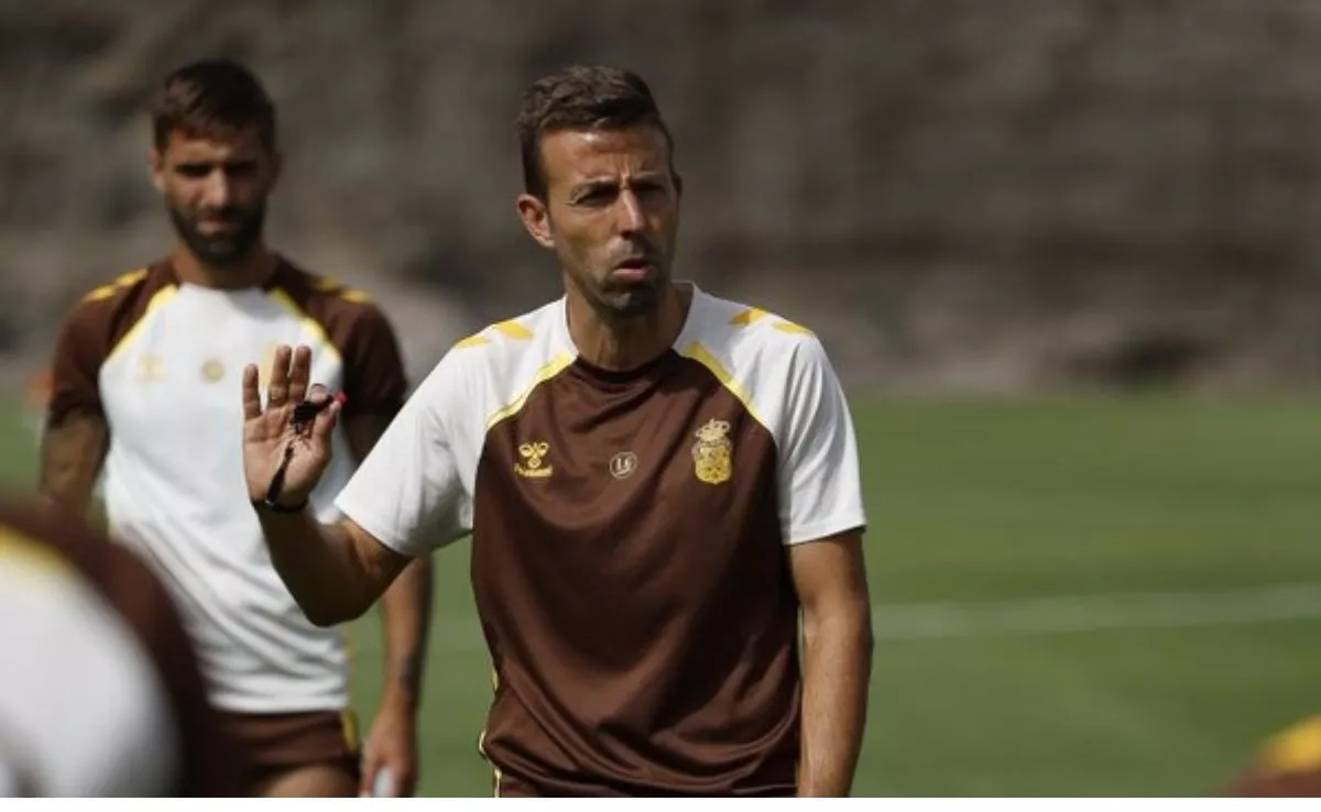 El entrenador de la UD Las Palmas, Luis García, en un entrenamiento. UDLP