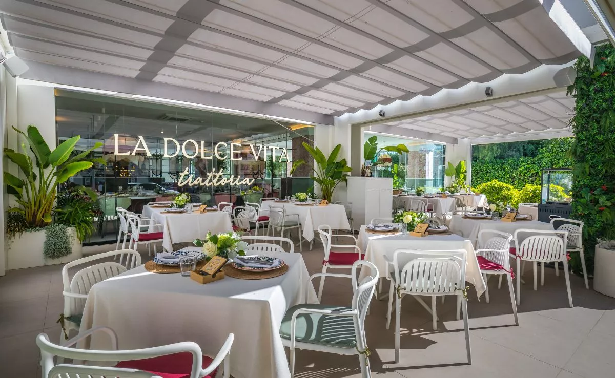 Terraza del restaurante Dolce Vita. /Restaurante Dolce Vita