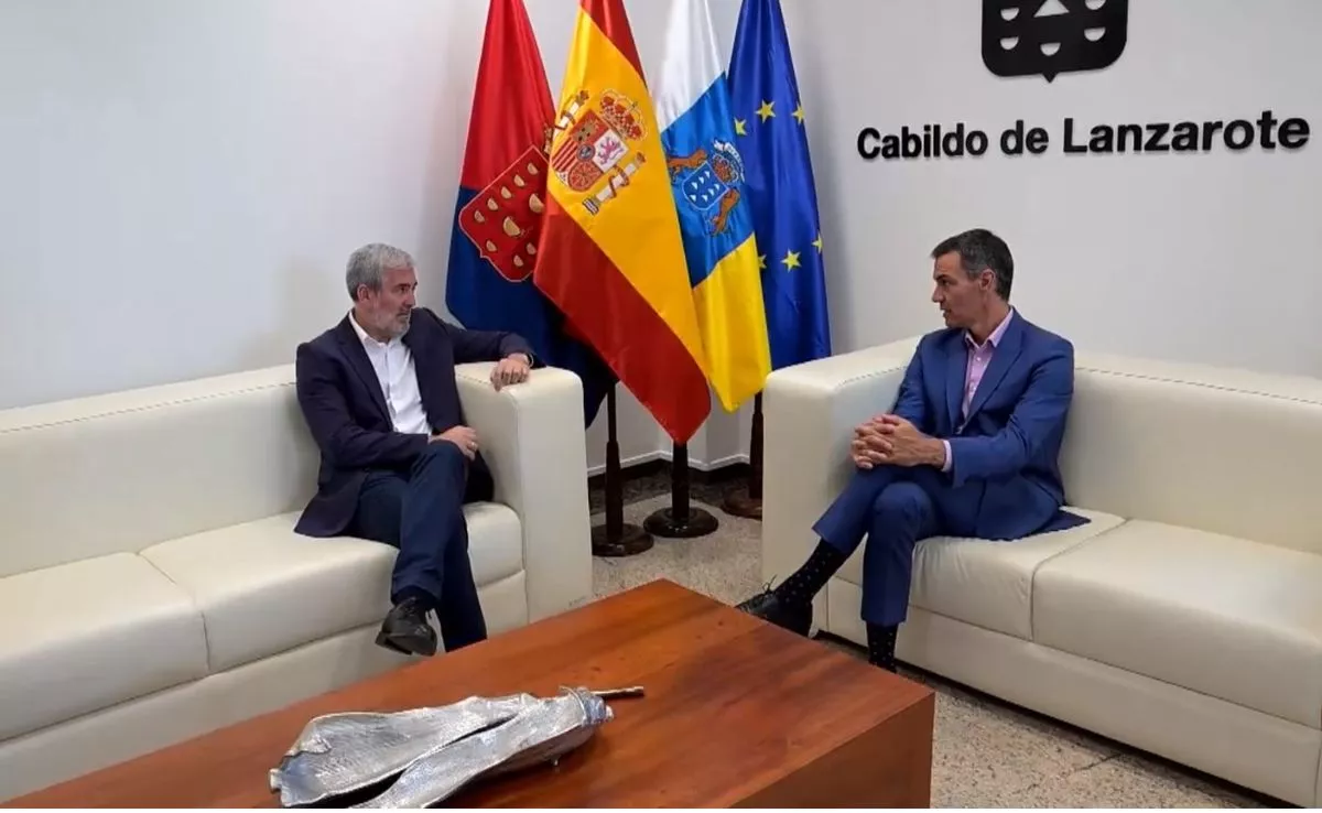 Fernando Clavijo y Pedro Sánchez en la reunión mantenida este lunes en Lanzarote. /EFE