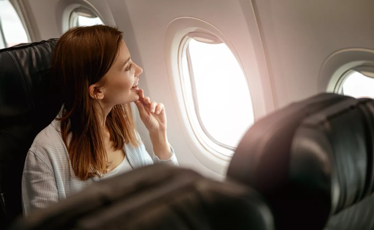 Una persona viajando en avión / GOBIERNO DE CANARIAS