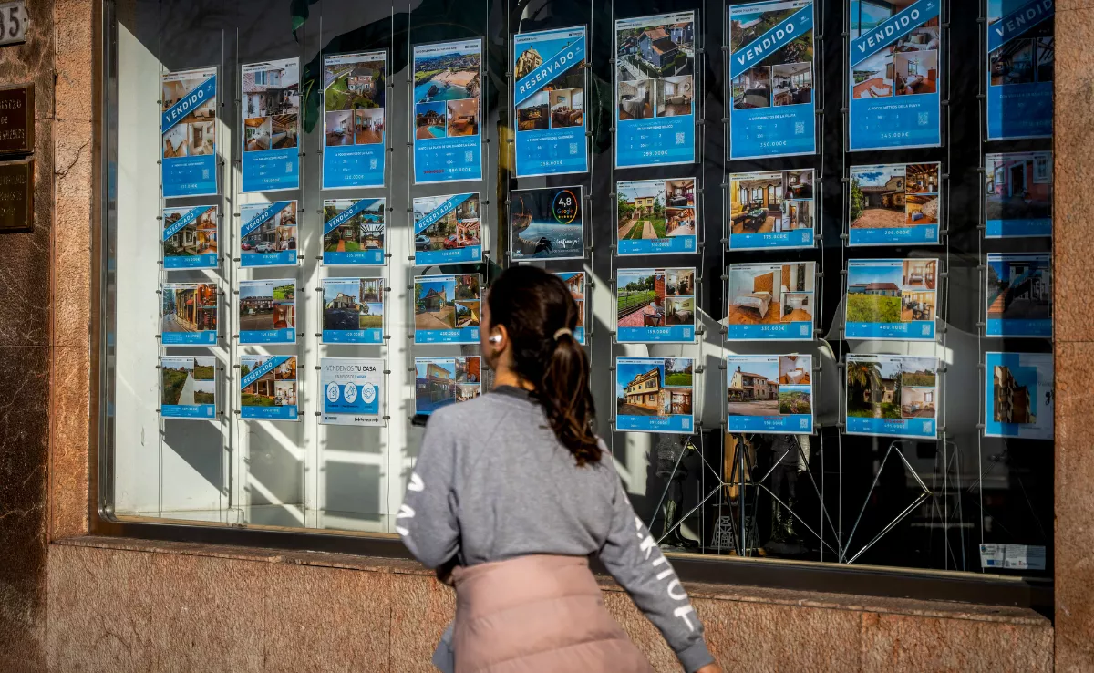 Los jóvenes canarios necesitan cobrar unos 22.000 euros más al año para poder comprarse una casa / EFE Los jóvenes canarios necesitan cobrar unos 22.000 euros más al año para poder comprarse una casa / EFE