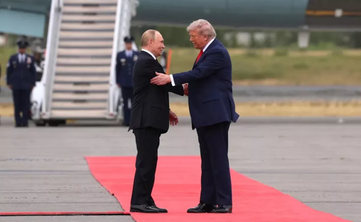 Donald Trump recibe a Putin en Alaska / EFE