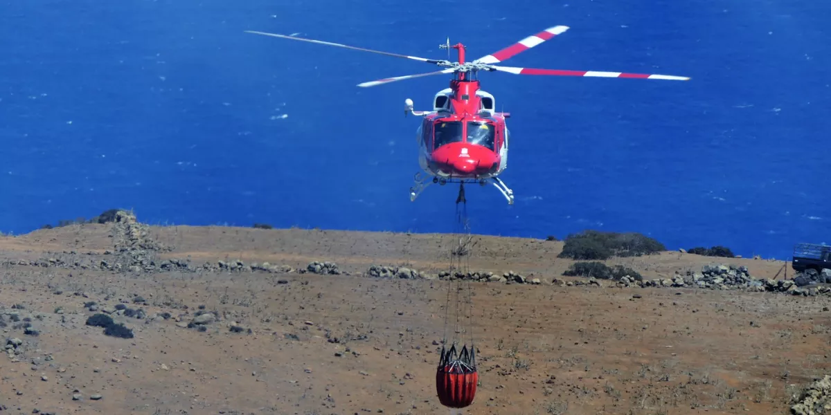 Imagen de un helicóptero actuando en El Hierro / CABILDO DE EL HIERRO