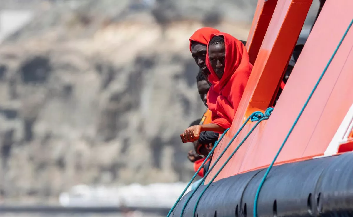 Inmigración de origen subsahariano rescatados cerca de las costas canarias . / EFE / Quique Curbelo