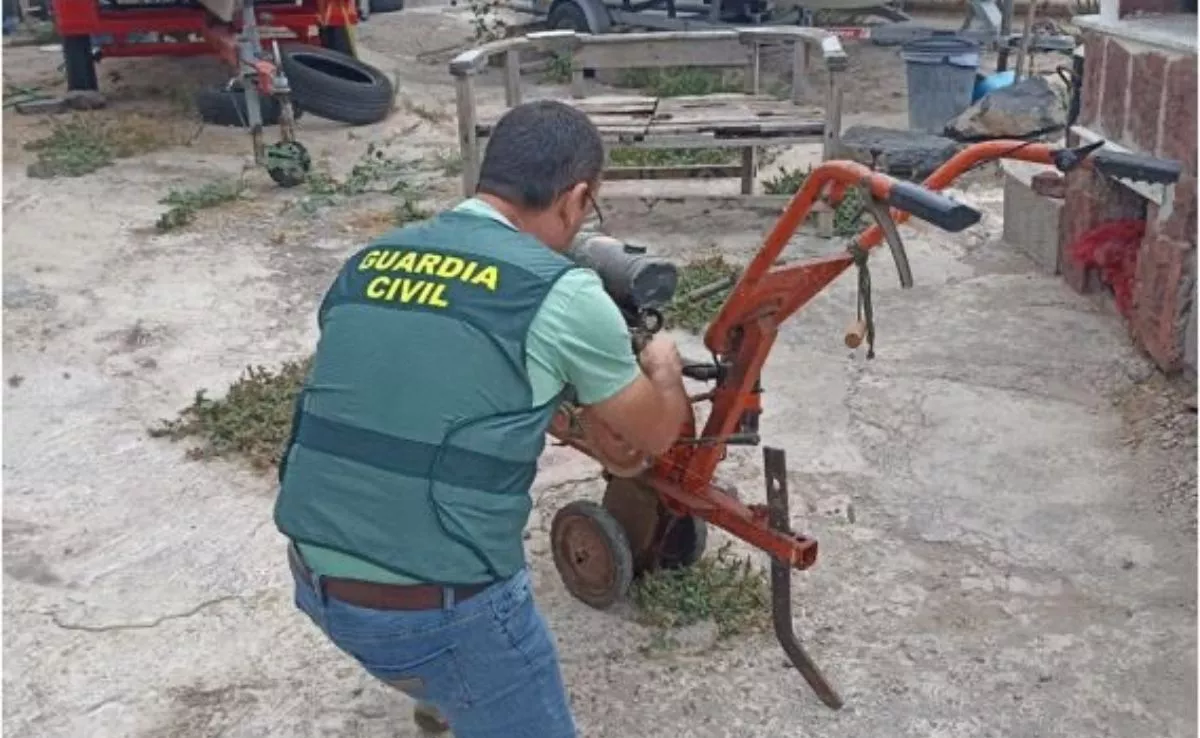 La Guardia Civil investiga a un varón de 40 años y una mujer de 32 por presuntamente robar maquinaria agrícola y herramientas en una finca de Tacoronte. /Cedida