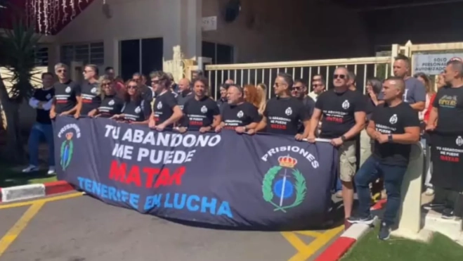 Imagen de los trabajadores de Tenerife II manifestándose por fuera de la prisión. / CEDIDA