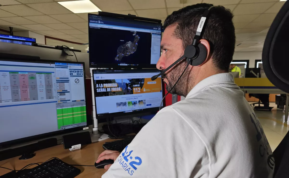 En la imagen, un trabajador del 112 Canarias / 112 CANARIAS