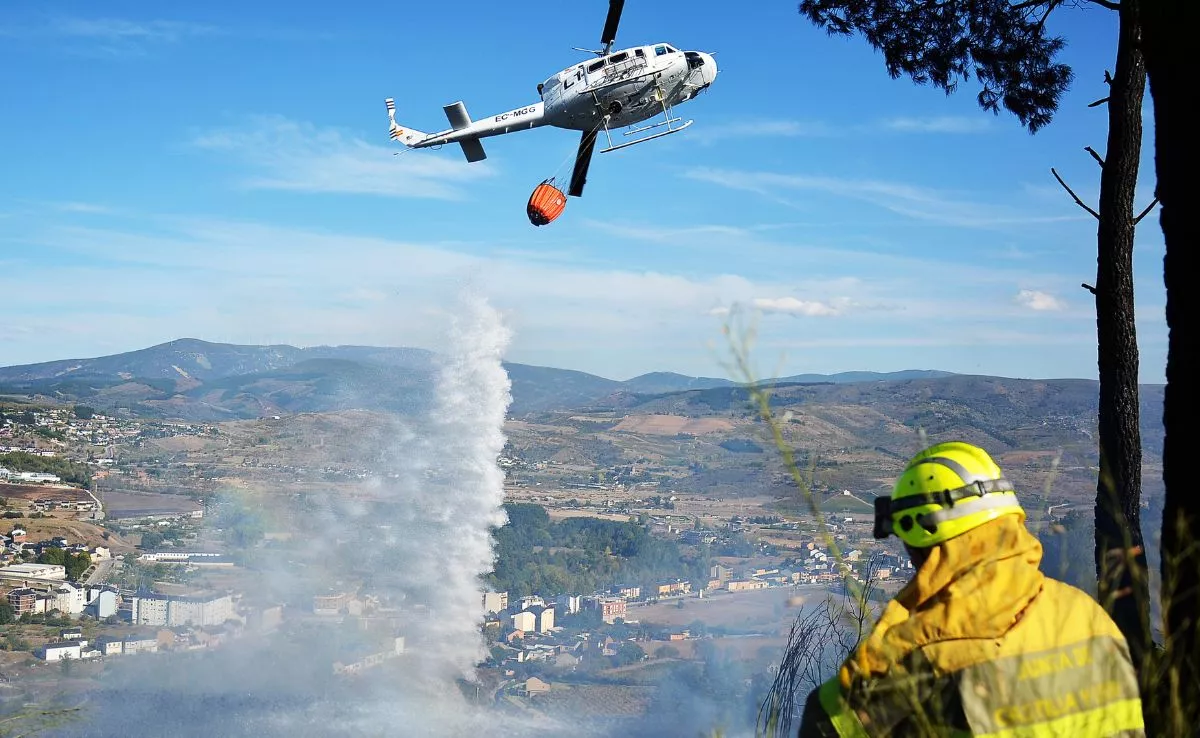 Helicóptero ayudando a sofocar un incendio. /Pegasus