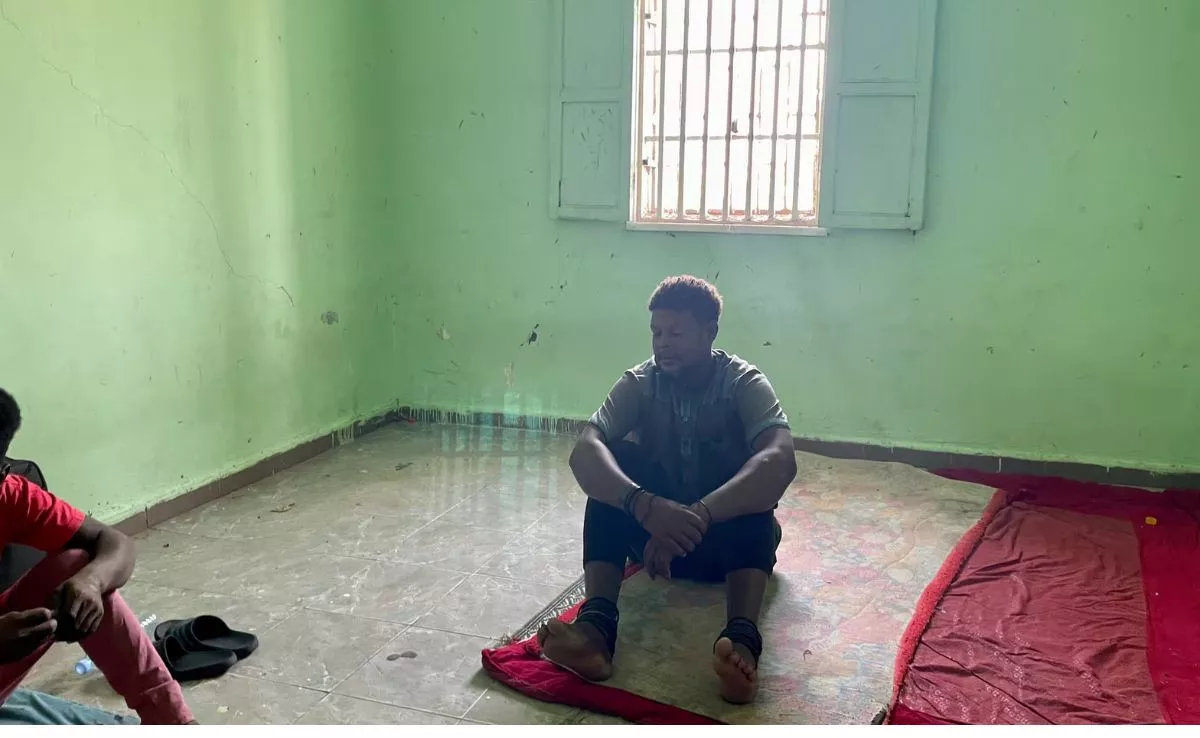 Hombres de Senegal y Níger detenidos en un centro policial de Nuakchot, Mauritania. Lauren Seibert / HRW