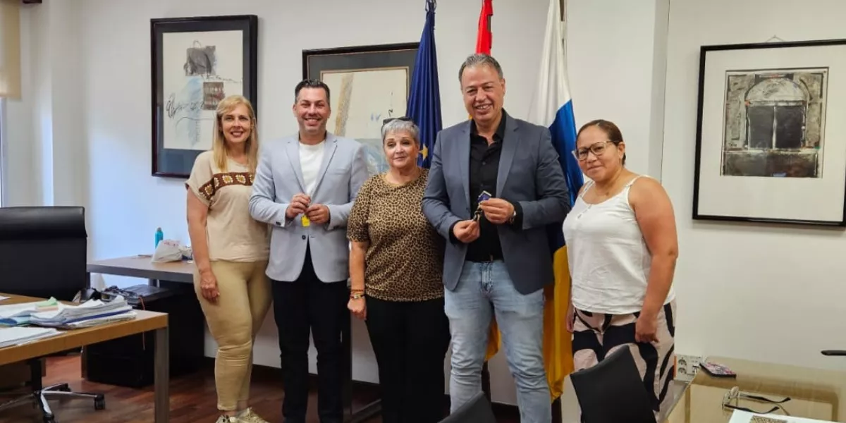 Foto de familia con la Asociación Social Solidaridad Venezuela / GOBIERNO DE CANARIAS 