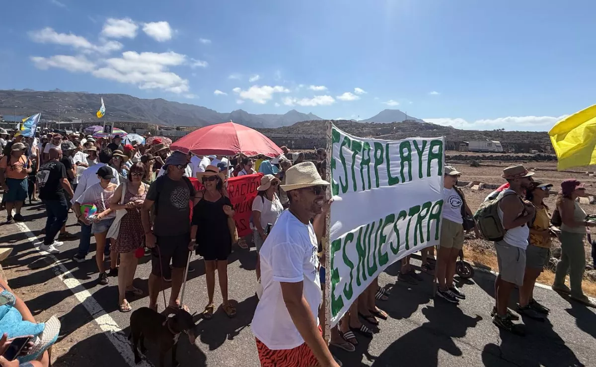 Movilización contra el macro complejo turístico Cuna del Alma. / ATLÁNTICO HOY - ALBA MARICHAL