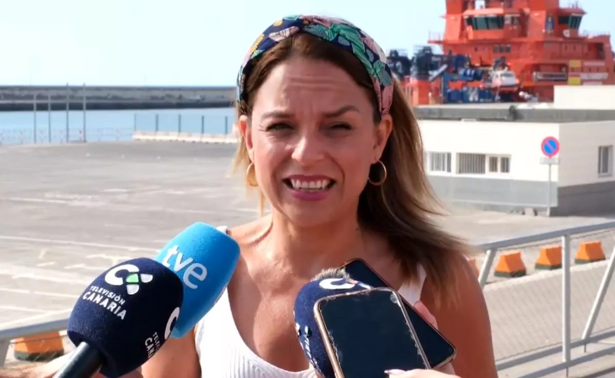 Noemí Santana, diputada nacional de Podemos por la provincia de Las Palmas, en el puerto de Santa Cruz. EFE