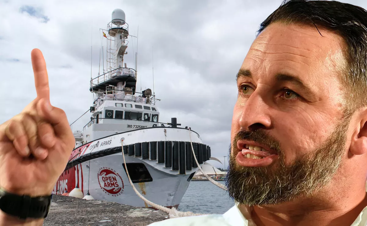 Santiago Abascal, dirigente de Vox, sobre una imagen del Open Arms en Tenerife./ MONTAJE AH