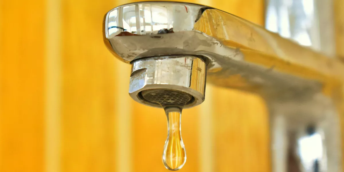 Imagen de un grifo con una gota de agua / PEXELS