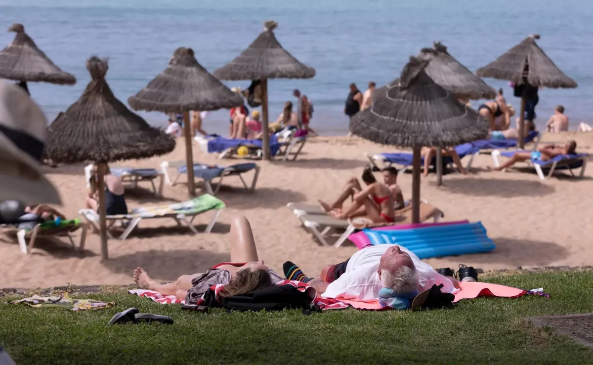 Imagen de turistas en Canarias / EFE