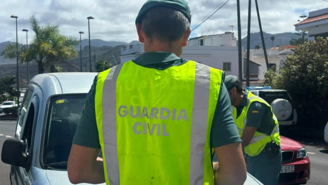 Un agente de la Guardia Civil durante los controlesGOBIERNO DE CANARIAS (1)