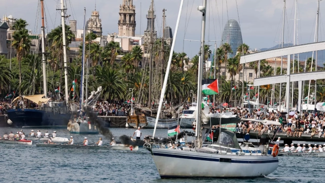 Imagen de la flotilla que zarpó este domingo desde Barcelona hacia GazaEFE TONI ALBIR
