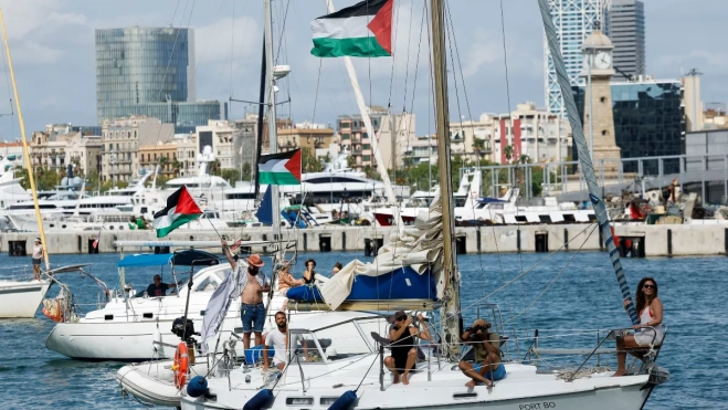 Imagen de la flotilla que zarpó este domingo desde Barcelona hacia GazaEFE TONI ALBIR (1)