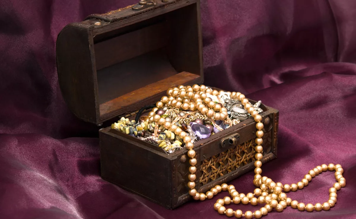 Imagen de un cofre del tesoro / CANVA