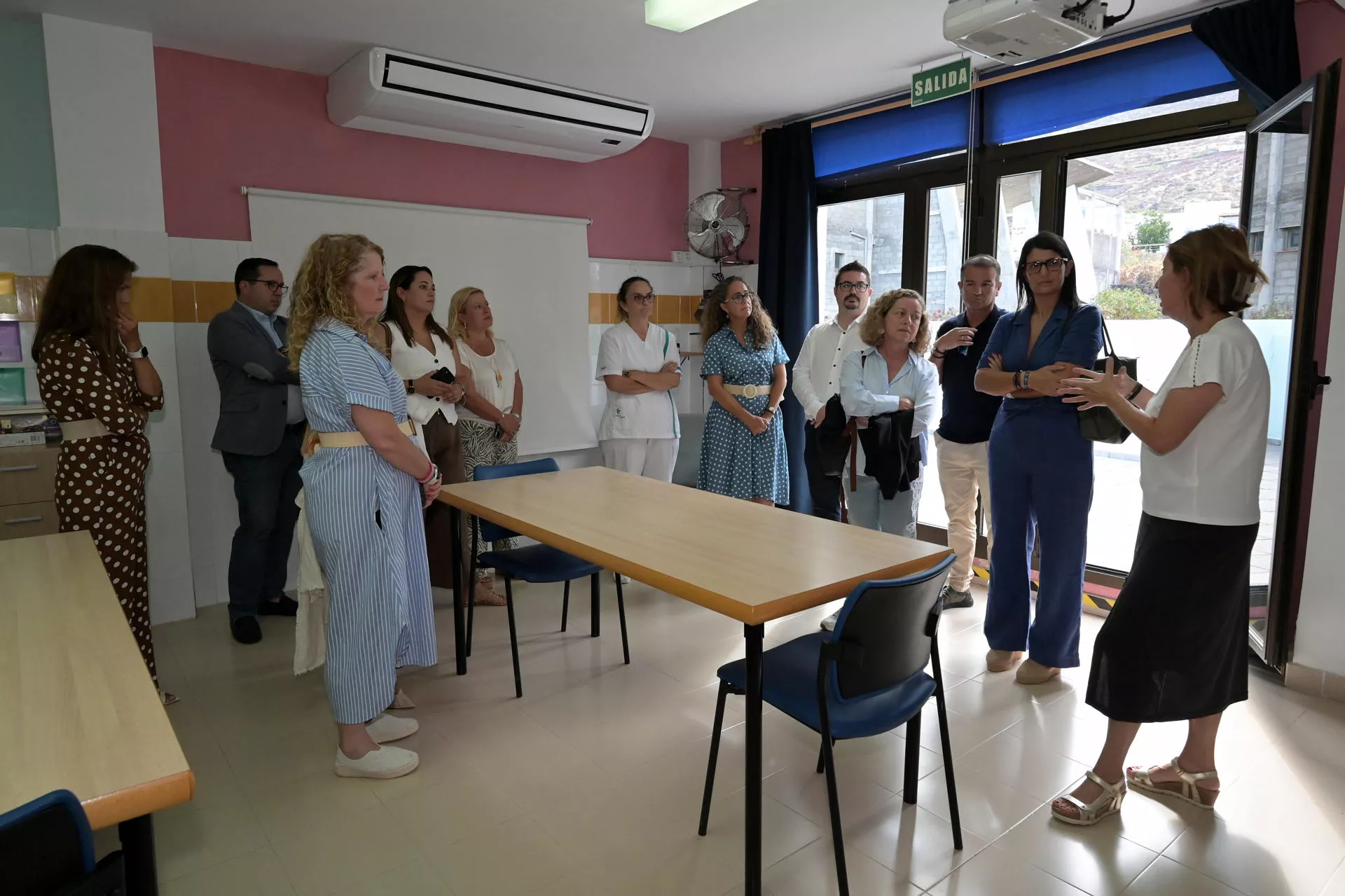 La comisión parlamentaria de Discapacidad conoce en El Hierro las necesidades de la isla./ EFE