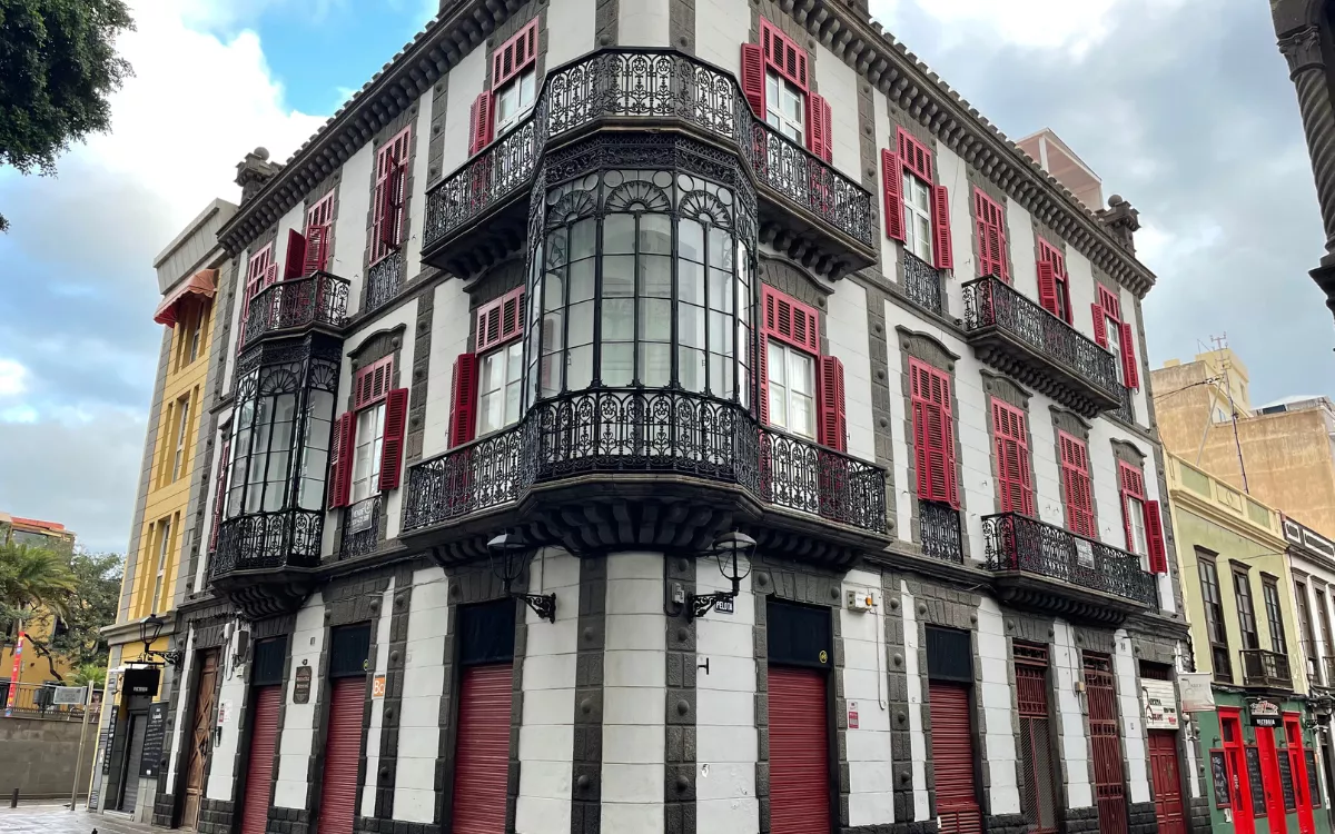 El Ayuntamiento de Las Palmas autoriza la restauración de la Casa de las Almenas en Vegueta. / AH