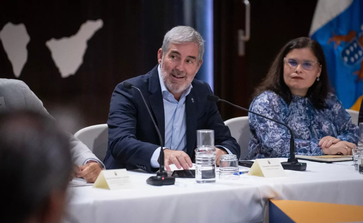 El presidente de Canarias, Fernando Clavijo, y la presidenta de la Federación Canaria de Municipios, Mari Brito./ CEDIDA