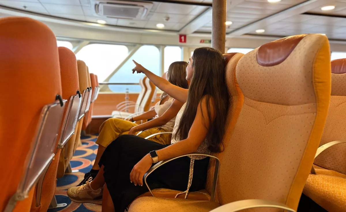 Jóvenes a bordo de un buque de Fred. Olsen Express./ FRED. OLSEN