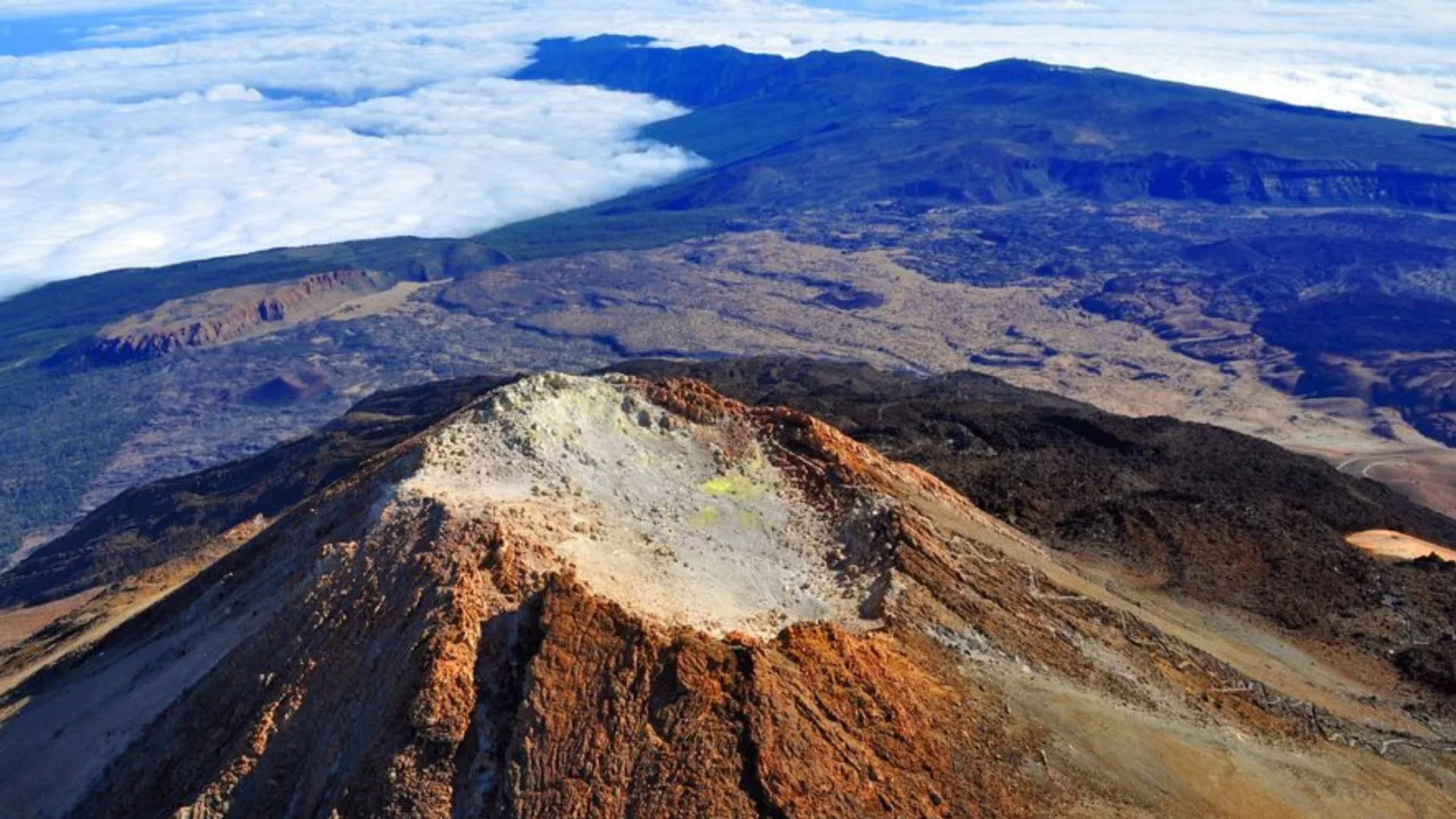 Imagen aérea del Teide, Tenerife|INVOLCAN