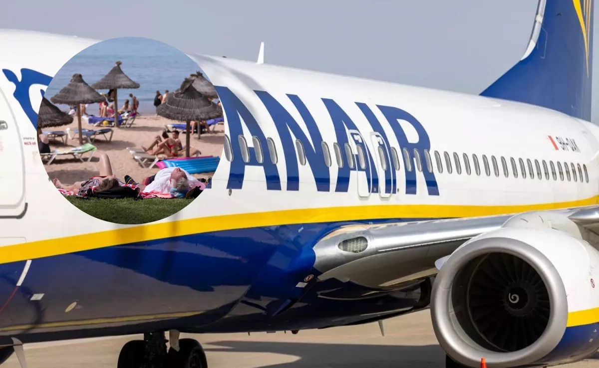Imagen de turistas junto a un avión de Ryanair. / MONTAJE AH 
