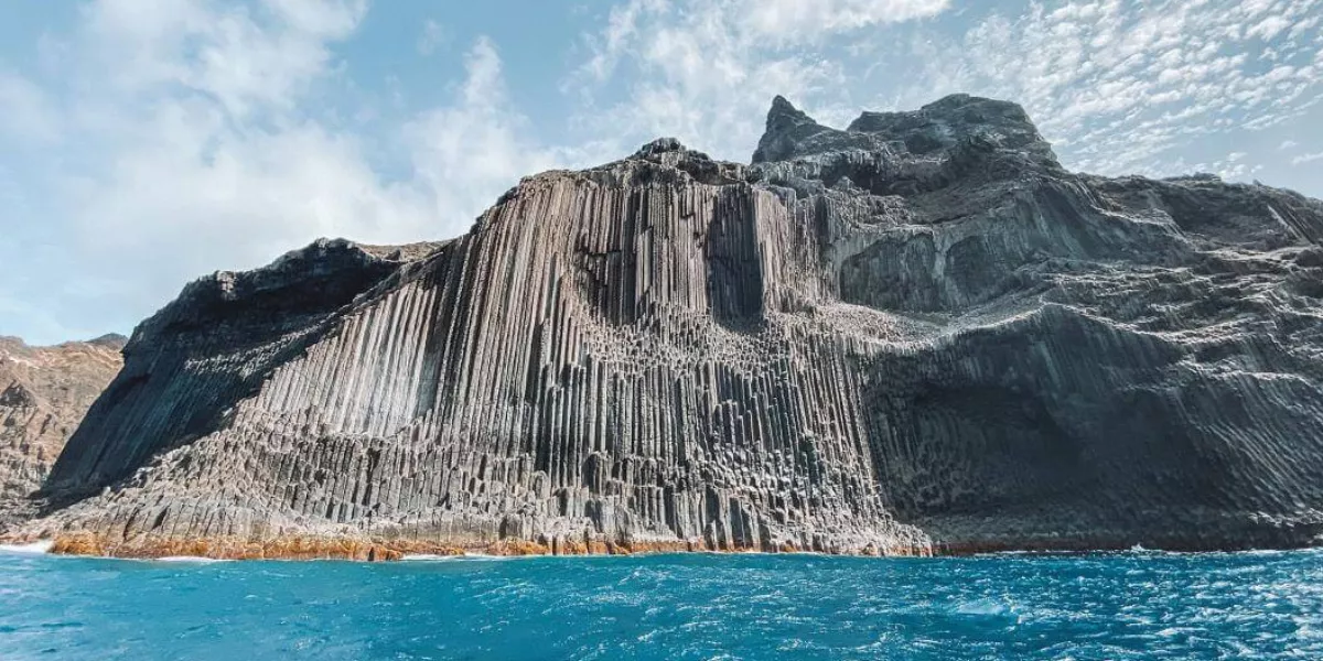 Imagen del acantilado Los Órganos en La Gomera / HOLA ISLAS CANARIAS