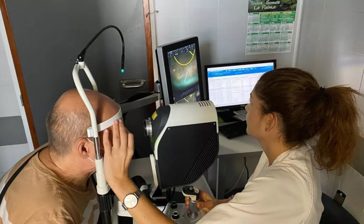 Más de 150.000 canarios esperan por una cita con un médico especialista. / AH