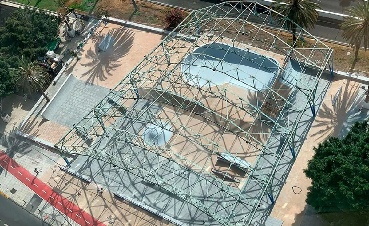 Vista aérea del desaparecido skatepark del Refugio, actualmente desmantelado por las obras de la MetroGuagua. AH