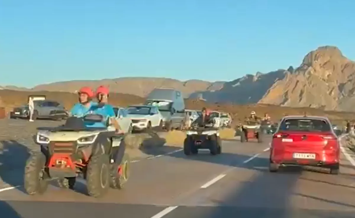 Unos quads por el Parque Nacional del Teide, en una imagen de archivo./ ARCHIVO-RRSS