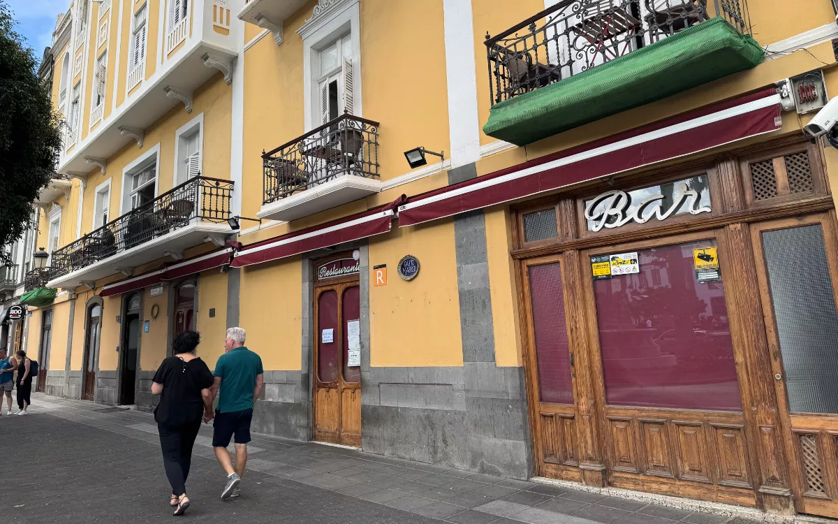 El Ayuntamiento de Las Palmas ordena el cierre del Café Madrid tras meses de advertencias incumplidas. / AH El Ayuntamiento de Las Palmas ordena el cierre del Café Madrid tras meses de advertencias incumplidas. / AH