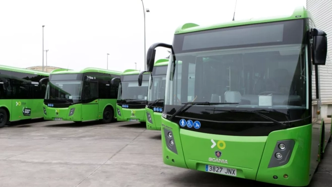 Guaguas de Titsa aparcadas. /Titsa