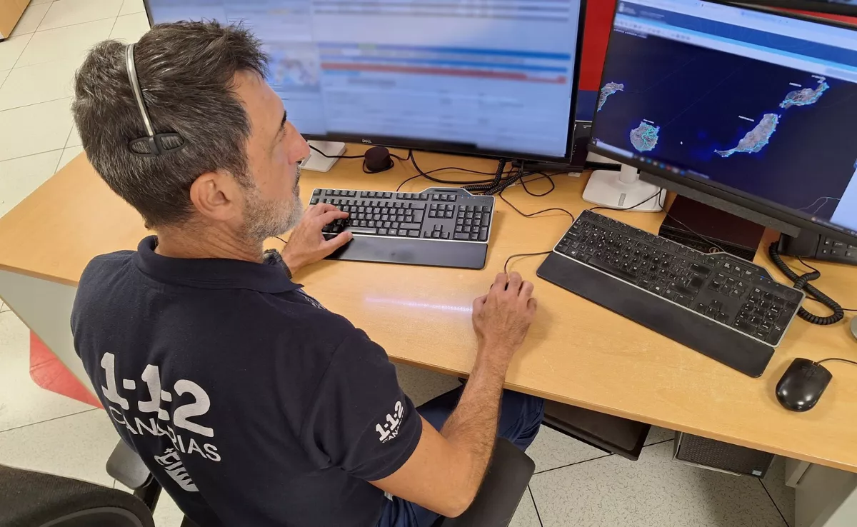 Un trabajador del 112 Canarias / 112 CANARIAS