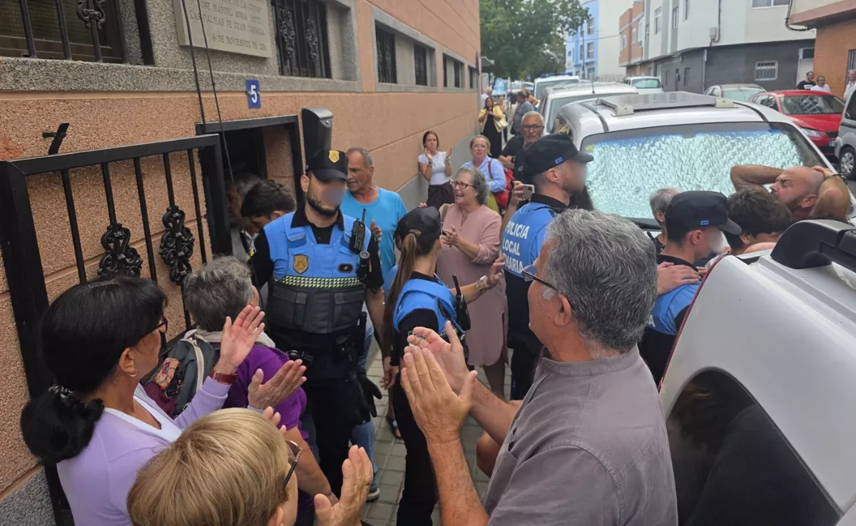 La Policía Local interviene en el acto de Darias en Las Torres  AH