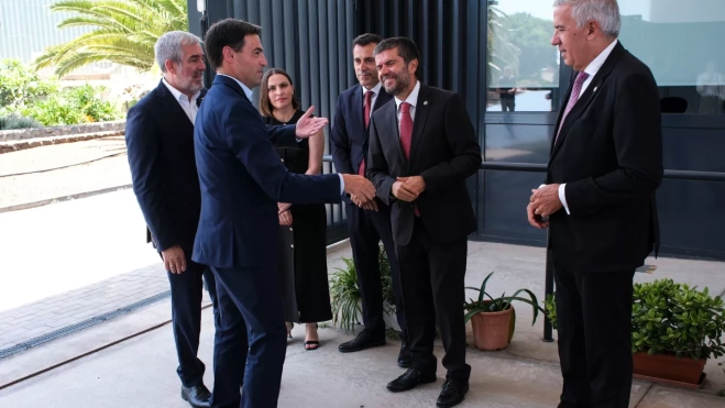 Encuentro de Imanol Pradales con el Gobierno de Canarias y las universidades públicasEFE ALBERTO VALDÉS (1)