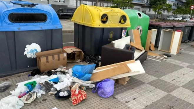 Imagen de basura en una calle de Las Palmas de Gran Canaria / CEDIDA Imagen de basura en una calle de Las Palmas de Gran Canaria / CEDIDA