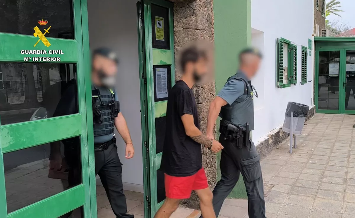 Imagen de la detención al ladrón del hotel en Fuerteventura / GUARDIA CIVIL