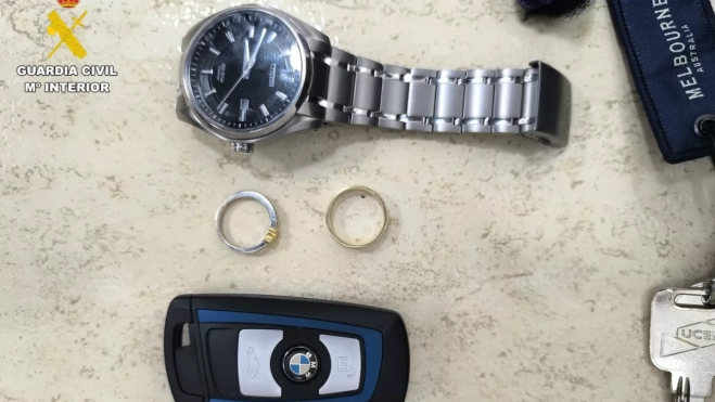Objetos robados por el presunto ladrónGUARDIA CIVIL