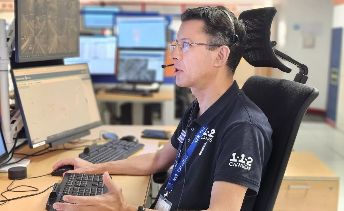 Un trabajador del 112 Canarias / 112 CANARIAS