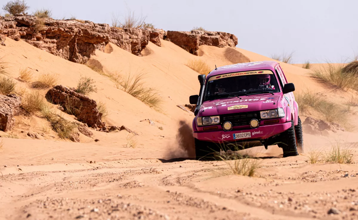 Imagen del Zorro Rosa en la carrera / DAKAR POR LA VIDA