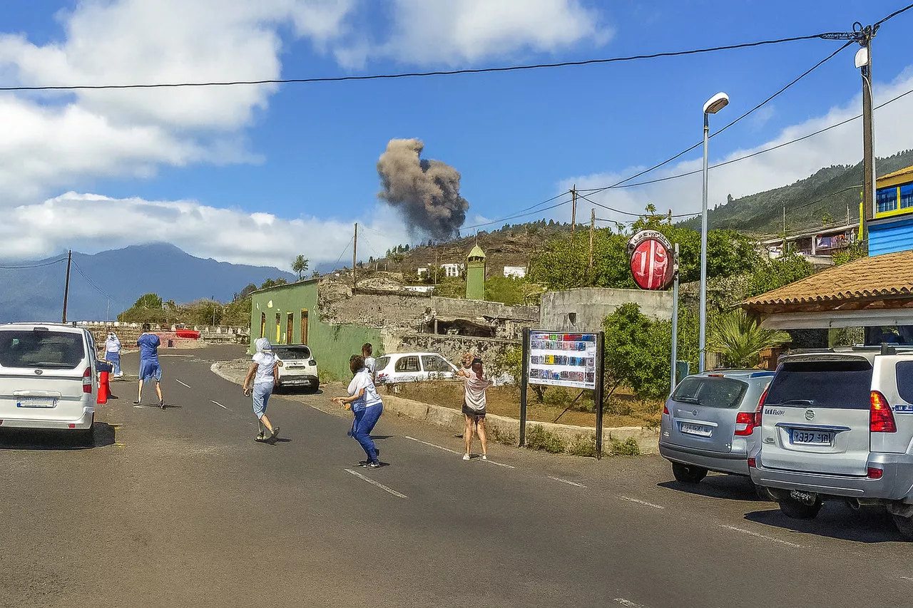 Inicio de la erupción en Las Manchas. El TSJC admite el recurso contra la negativa del Gobierno canario a entregar las actas del PEVOLCA/ CEDIDA