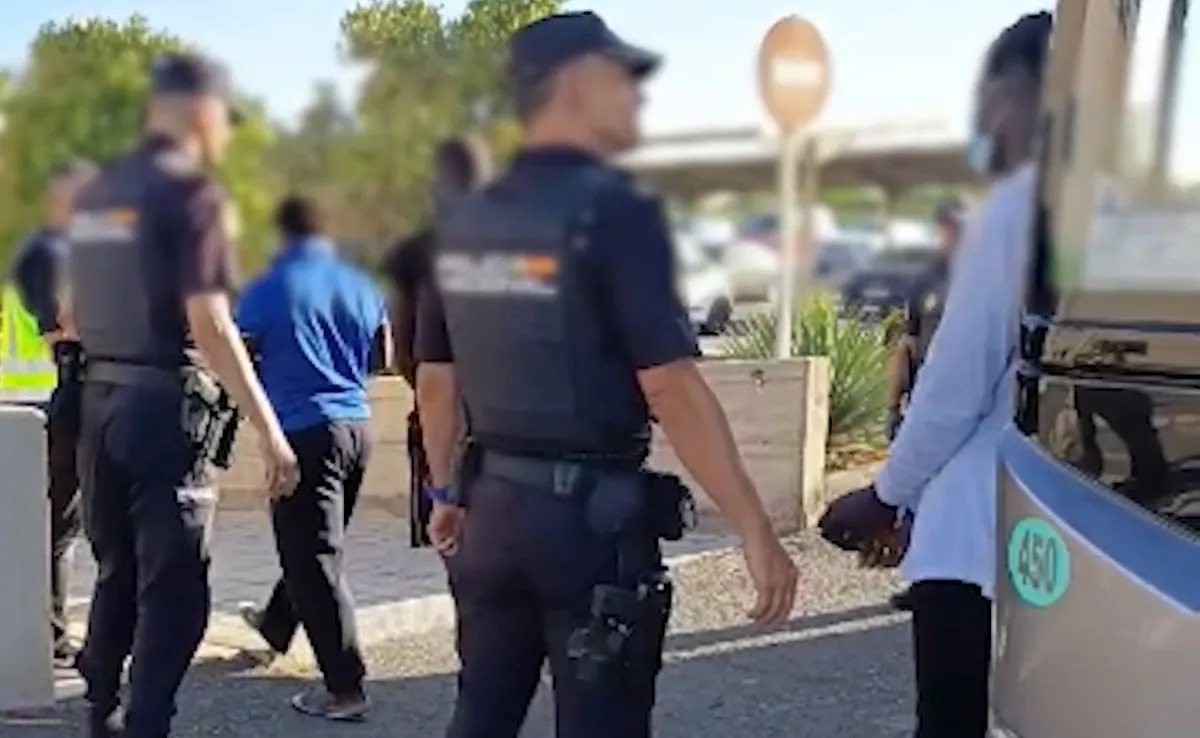 La Policía Nacional ha detenido a 19 personas acusadas de haber cometido homicidios, torturas y lesiones durante la travesía de un cayuco. /Cedida