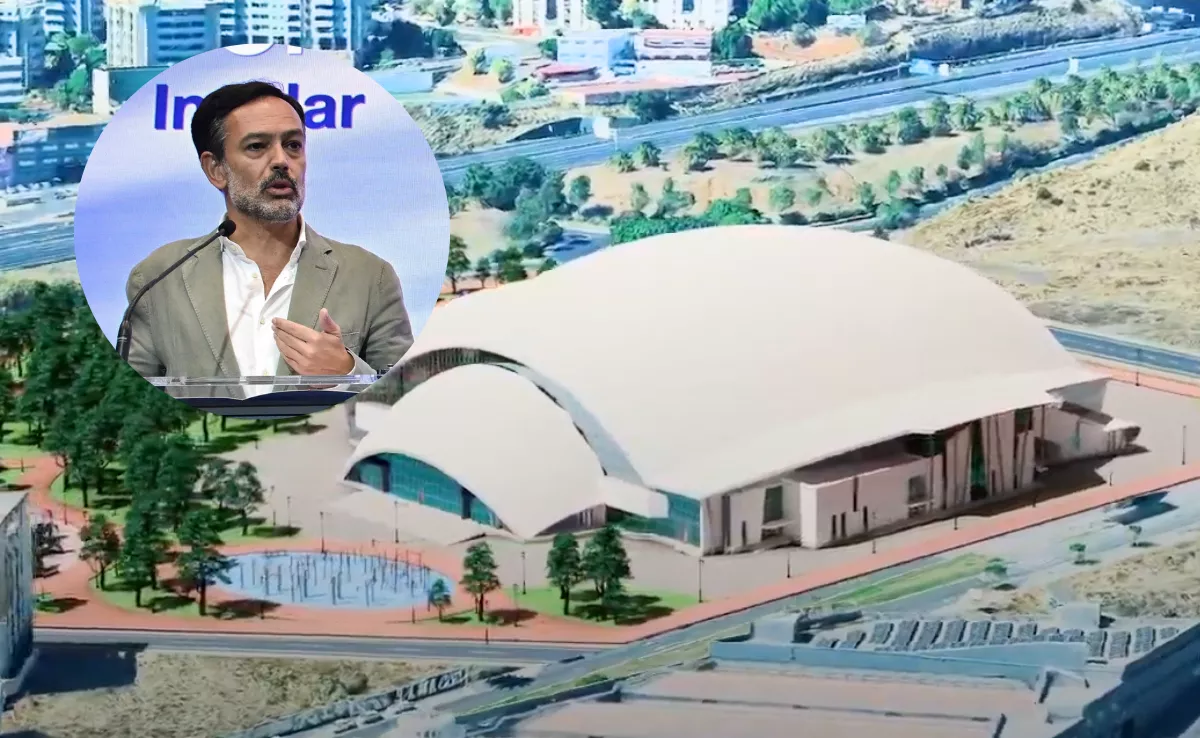 Lope Afonso, vicepresidente del Cabildo de Tenerife, y una proyección del pabellón de La Laguna./ MONTAJE AH