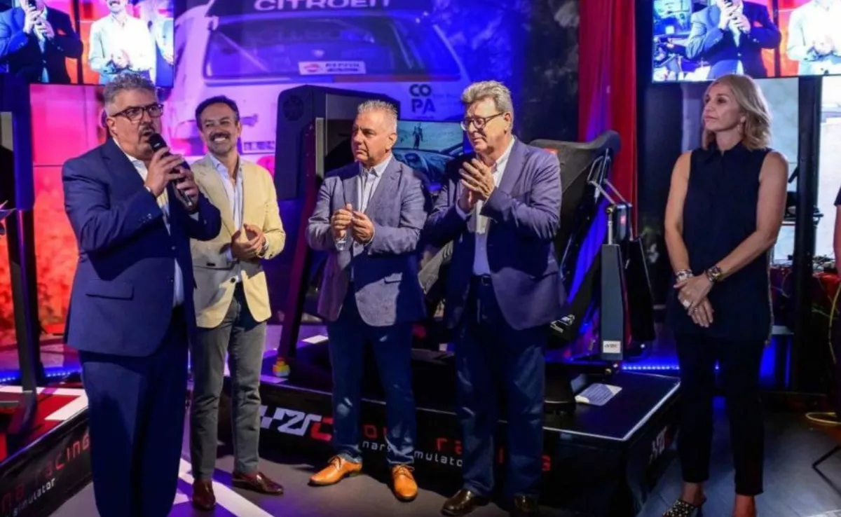 Autoridades en la presentación de ‘Zona Racing Canarias’. / CASINOS DE TENERIFE