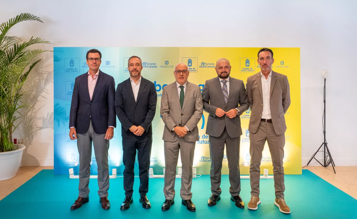 Pablo Llinares, Miguel Sanz, Carlos Álamo, Antonio Morales y Manuel Molina en Overbooking Gran Canaria & Hosteltur Summit. / CABILDO DE GRAN CANARIA